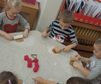 Piekli sme medovníky.