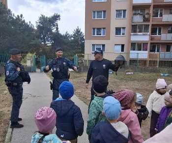 Mestská polícia a psovod
