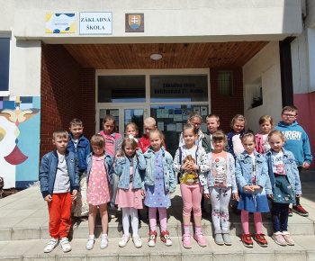 Návšteva ZŠ a knižnice