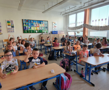 Návšteva ZŠ a knižnice